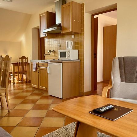 Het Vezer Apartmanhotel Komárom Exteriér fotografie