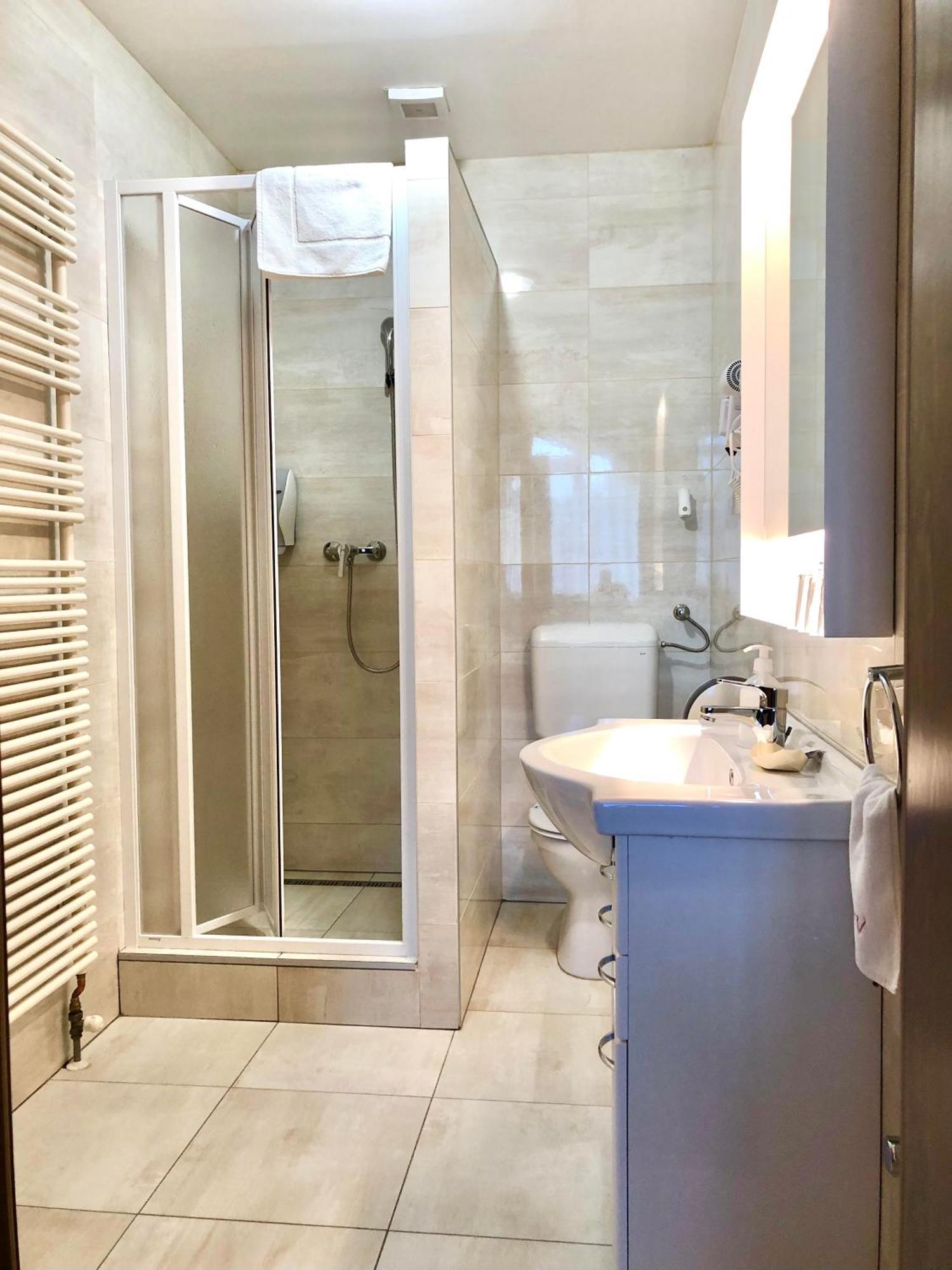 Het Vezer Apartmanhotel Komárom Exteriér fotografie