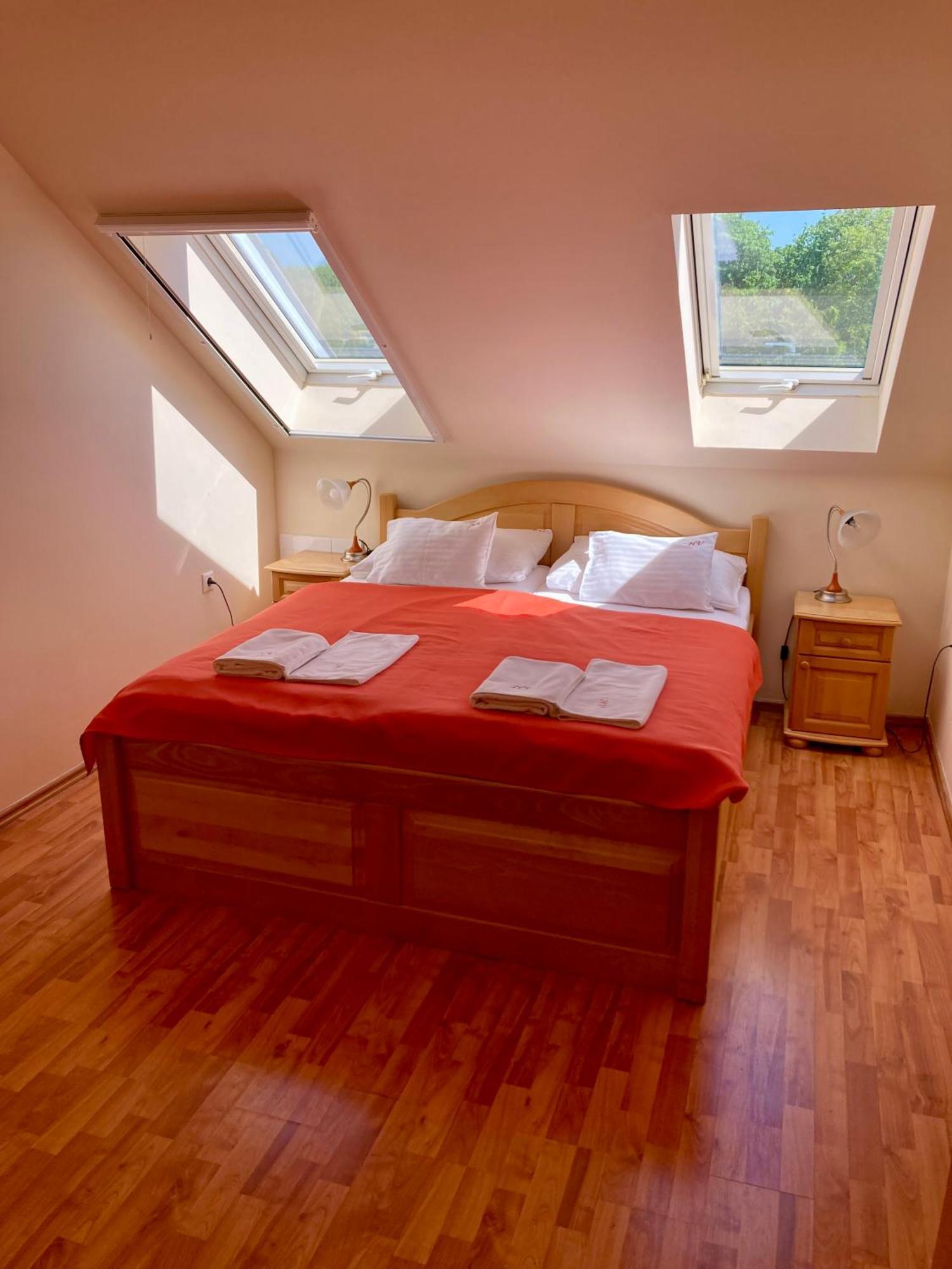 Het Vezer Apartmanhotel Komárom Pokoj fotografie