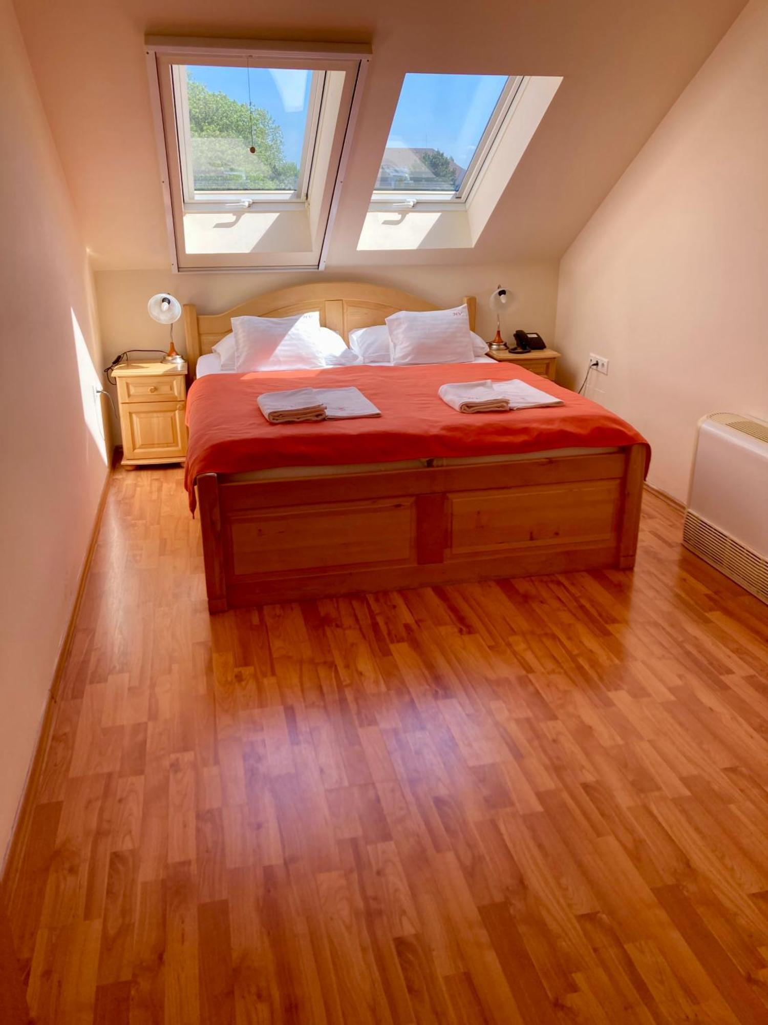 Het Vezer Apartmanhotel Komárom Pokoj fotografie