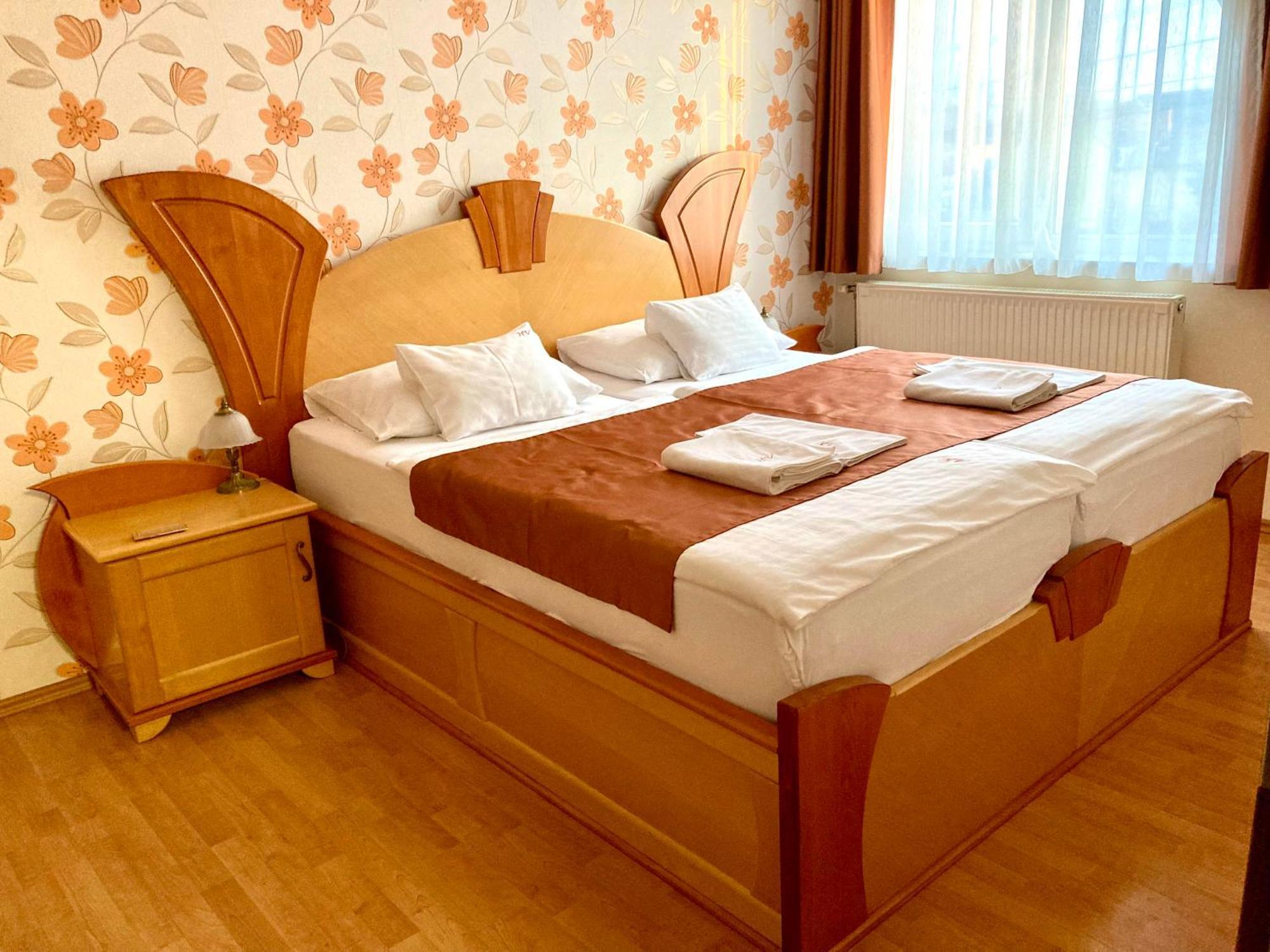 Het Vezer Apartmanhotel Komárom Exteriér fotografie